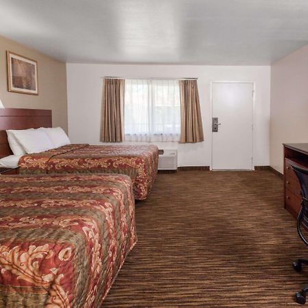 Travelodge By Wyndham Hemet Ca Exterior photo