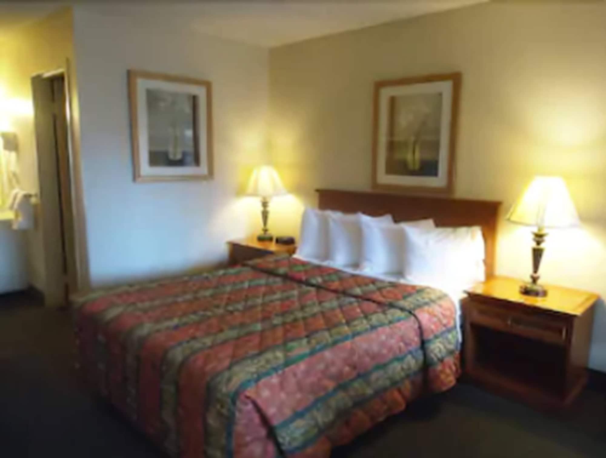 Travelodge By Wyndham Hemet Ca Room photo