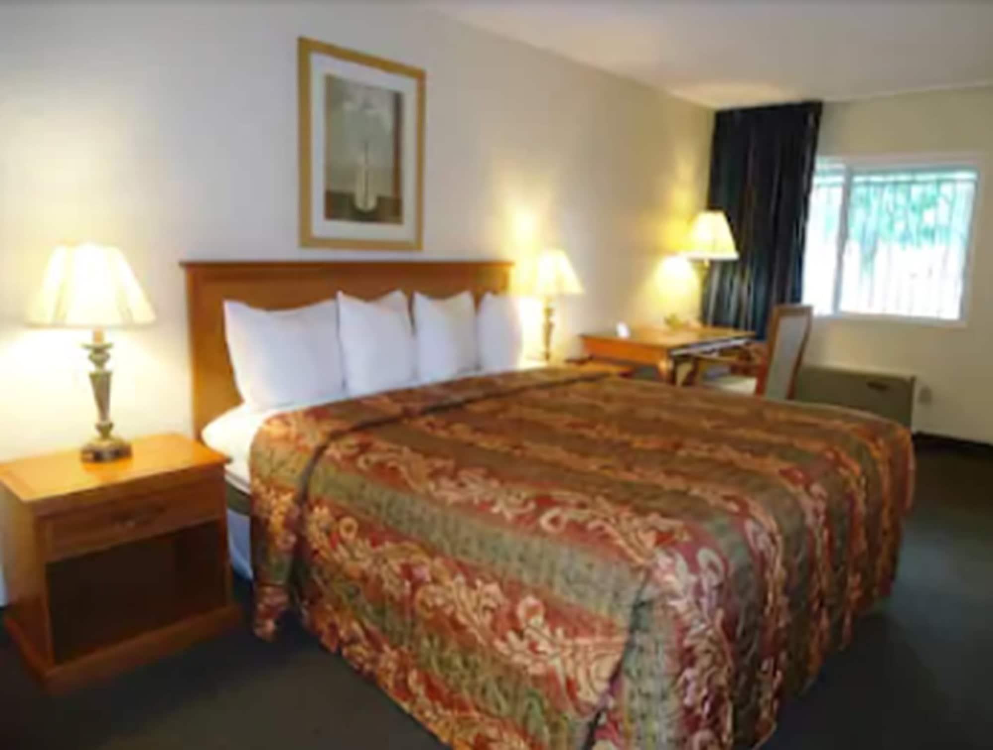 Travelodge By Wyndham Hemet Ca Room photo