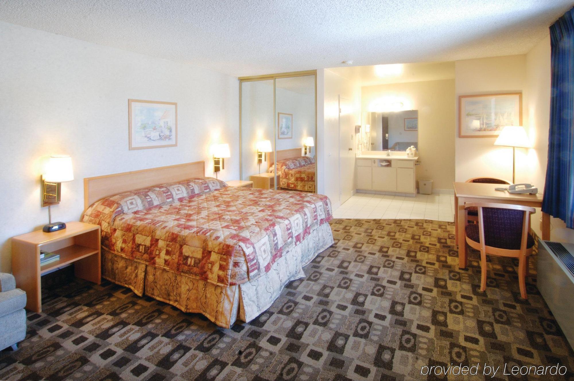 Travelodge By Wyndham Hemet Ca Room photo