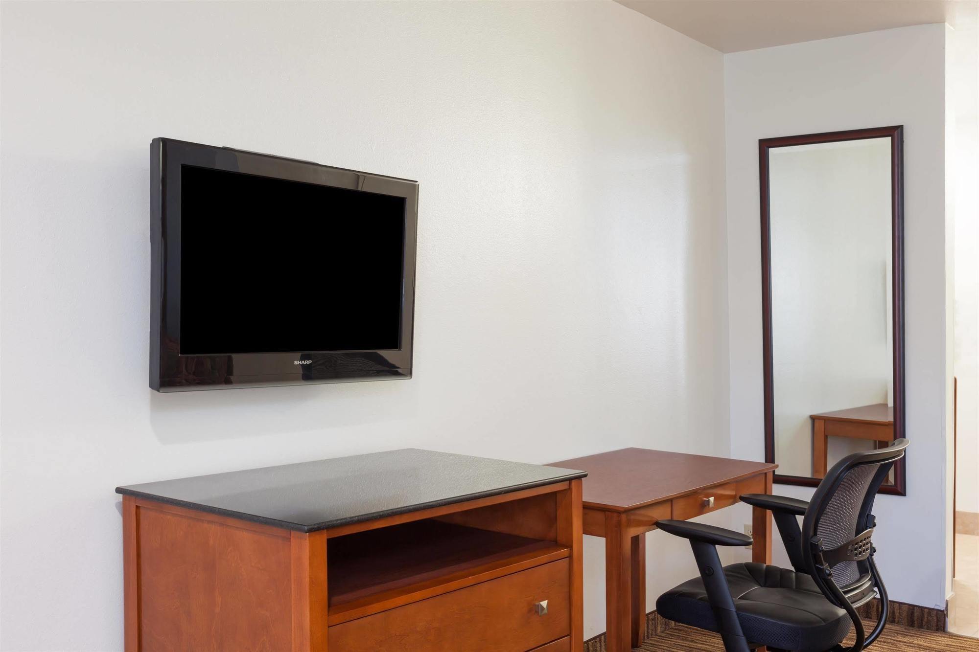 Travelodge By Wyndham Hemet Ca Exterior photo